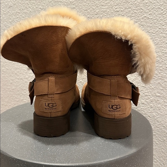 UGG Tan Suede Ankle Boots with Fur Lining - Picture 5 of 8